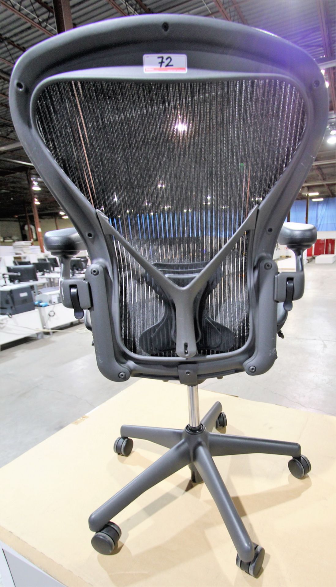 HERMAN MILLER AERON EXECUTIVE ARM CHAIR ON CASTORS - Bild 5 aus 5