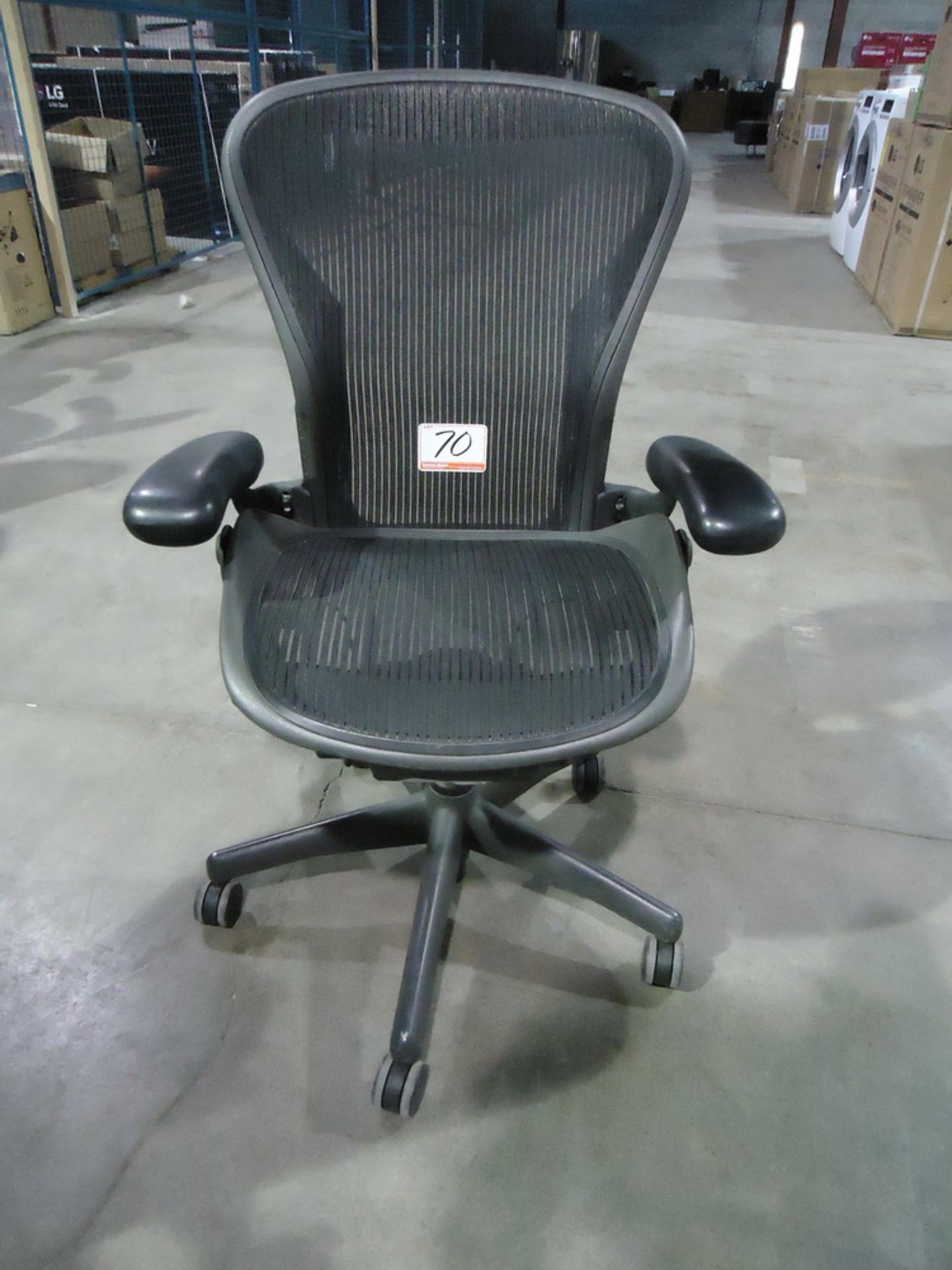 HERMAN MILLER AERON MESH ERGONOMIC OFFICE CHAIR (SIZE B) (MISSING LUMBAR SUPPORT)