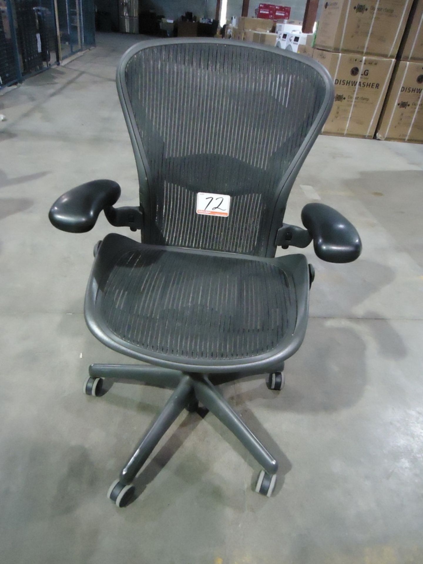 HERMAN MILLER AERON MESH ERGONOMIC OFFICE CHAIR (SIZE B)