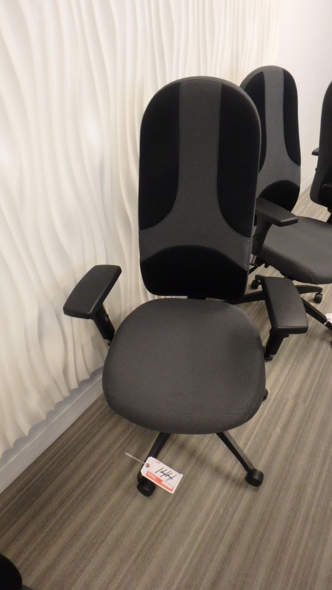 GLOBAL OBUS-ULTRA-FORME 2-TONE BLACK/GREY HIGH-BACK MULTI-TILT CHAIR