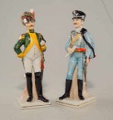 2 Porzellanfiguren, Soldaten des 19.Jhd. Weißporzellan polychrom aufglasur bemalt, partiell