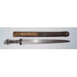 Chinesisches Schwert mit gefältelter Stahlklinge 18/19. Jh. Scheide aus ornamentiertem Eisen mit