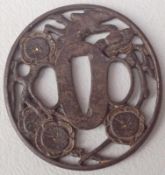 Tsuba, Eisen 18./19. JH. Rund, in durchbrochenem Relief beidseitig Kirschblütenrelief, Goldhöhung