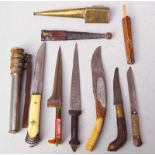 Sammlung von 5 antiken Osmanischen/Orientalischen Messern Stahklingen, teilweise mit