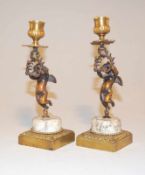 Paar Kerzenhalter im Louis Seize Stil, Frankreich um 1900 Bronze dunkel patiniert, Marmor und
