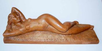 Französischer Meister: liegender Weiblicher Akt, Terrakottaskulptur dat 1920 Rote Scherbe mit