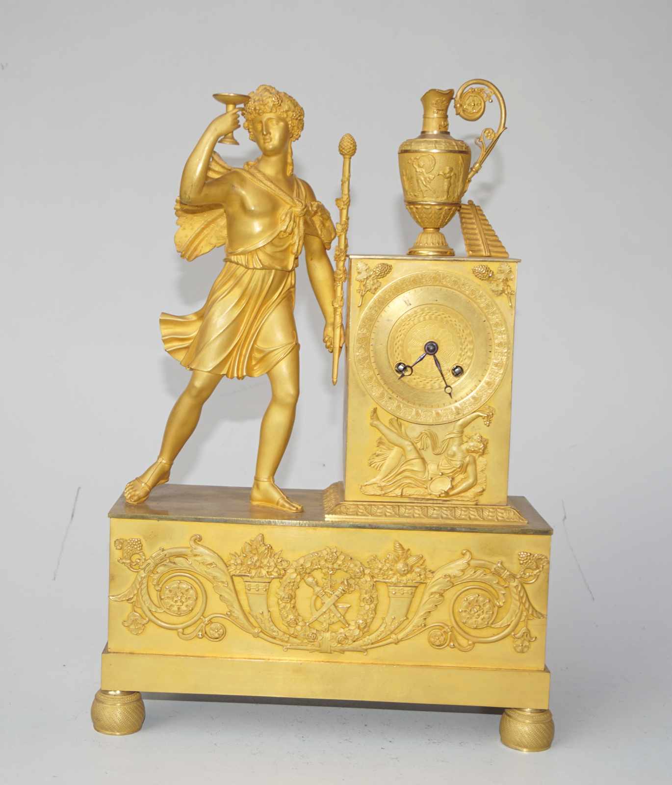 Pendule des Empire, "Huldigung des Bacchus", Frankreich 1810 Bronze feuervergoldet, Figuren- - Image 2 of 3