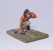 Sich anpirschender Indianer, Wiener Bronze Bronze kaltbemalt, unter dem Boden Herstellermarke (