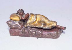 Petri Bronze Wien (Herstellermarke PBW): Orientalin auf einem Divan, 3-tlg. Bronze kaltbemalt,