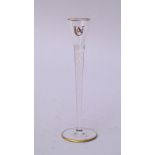 Trichterglas mit eingeschmolzenen Fäden, um 1900 farbloses Glas partiell vergoldet, Hals in