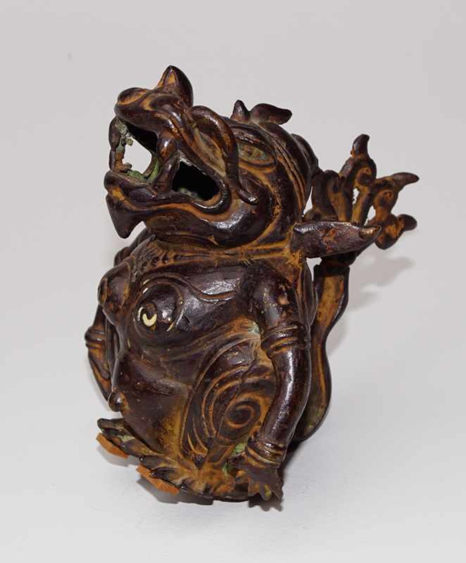 Rituelles Gießgefäß, in der Art eine Qui Lin, asiatisch Bronze mit schwarz-bräunlicher Patina, - Bild 3 aus 3