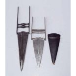 2 Katar-Dolche Indien, 19. Jhd. Stoßdolch, Eisen geschmiedet, L 45cm u. L 35cm 1x mit Leder