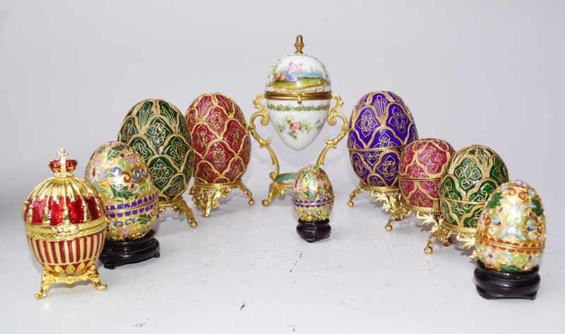 10 emaillierte, vergoldete Eier nach russischem Vorbild Metall vergoldet emailliert, teilweise auf