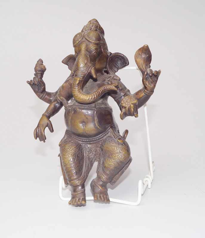 Ganesha, Indien, 1.H. 20. Jhd. Bronzefigur mit olivgrüner Naturpatina, H. 25cm