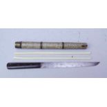 Kleines chinesisches Eßbesteck, 19. Jhd. Messer mit gefälteter Stahlklinge, Heft aus Horn und