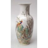 Chinesische Bodenvase mit Fasan und Taube Porzellan mit Emaille-Bemalung aufglasur,