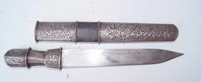 Kurzschwert, China einschneidiges Schwert, Klinge bez. m. 2828 mit silberf. Metallheft -Scheide,