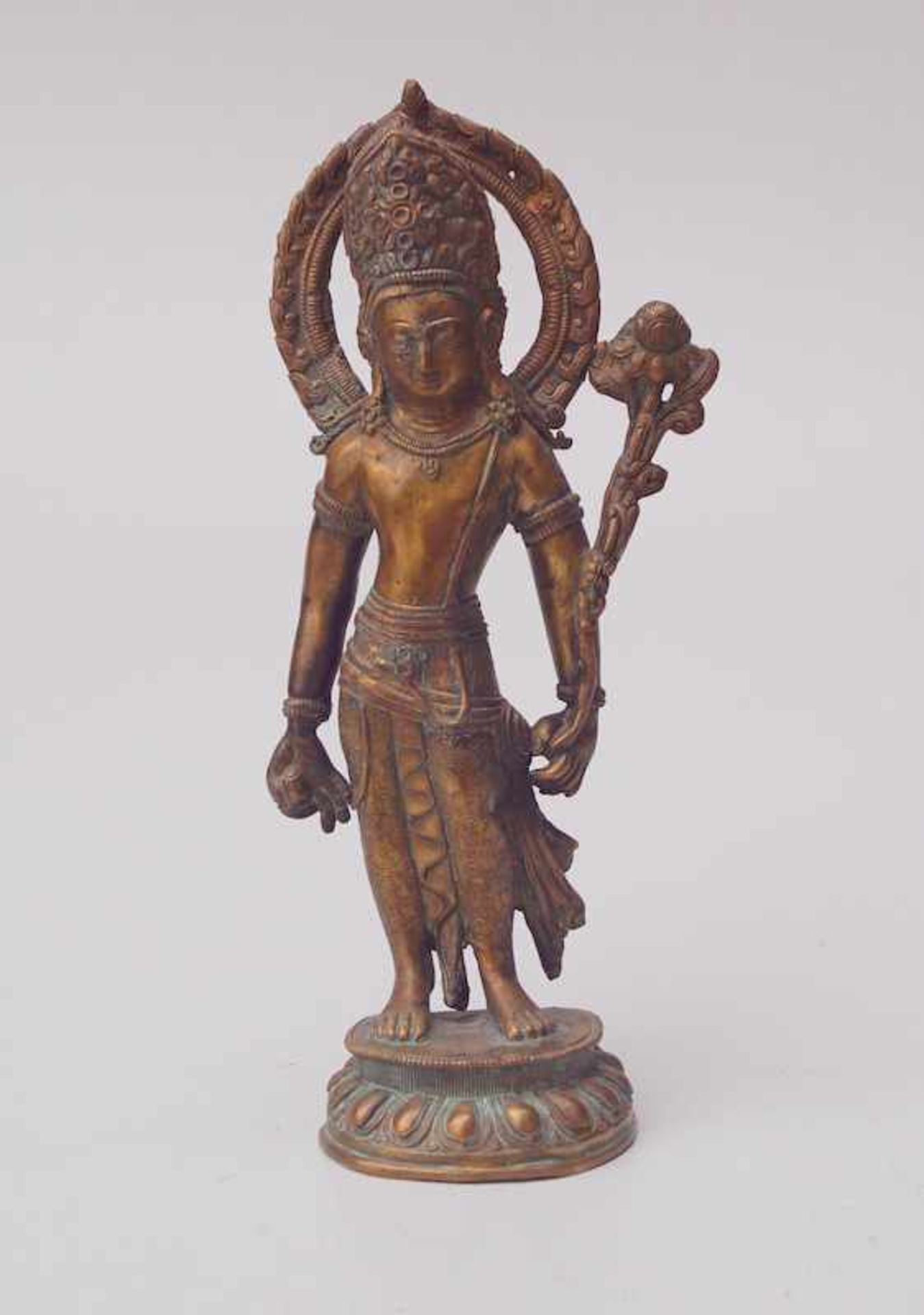 Stehende Tara, Tibet 18./19. Jhd. auf Lotussockel mit Nimbus und Krone, in d. Tradition d. 15. - Bild 2 aus 2