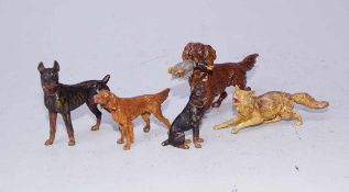 5 Wiener Bronzen, Hunde Bronze kaltbemalt, Konvolut von 5 unterschiedlichen Hundefiguren, Höhe 5,5cm