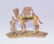 Petri Bronze Wien (Herstellermarke PBW): Araber mit Lastenkamel Bronze kaltbemalt, die Unterseite