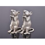 A pair of novelty sterling silver condiments in the form of a pair of mice. H: 5.5cm