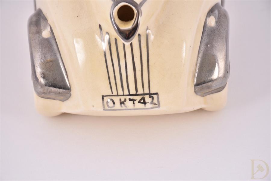 A Sadler novelty cream pottery racing car tea pot, number plate OK T42, with chrome painted - Image 4 of 5