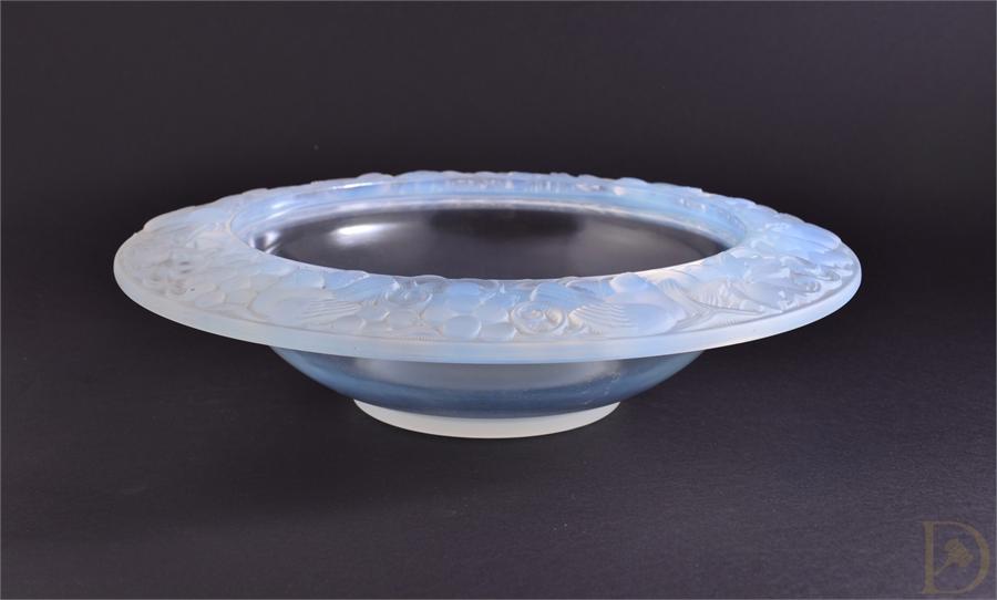 An Art Deco opalescent blue glass circular bowl, by Pierre d'Avesn, the rim decorated with birds - Image 3 of 6