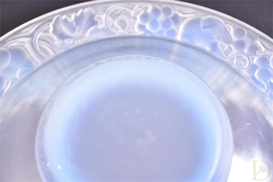 An Art Deco opalescent blue glass circular bowl, by Pierre d'Avesn, the rim decorated with birds - Image 4 of 6