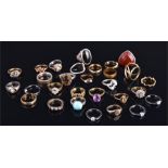 A quantity of silver and gilt coloured metal rings set with various gemstones to include a silver