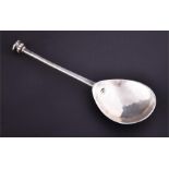 An Elizabeth I Provincial silver Salisbury seal top spoon, of plain form with fig shaped bowl,