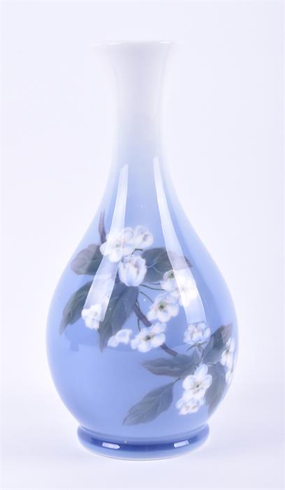 A Royal Copenhagen bottle vase decorated with blossom, 21 cm high, together with a pair of Royal - Bild 8 aus 12