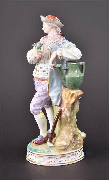 A 19th century porcelain Meissen figure of a young gallant leaning on a watering can upon a tree - Bild 3 aus 14