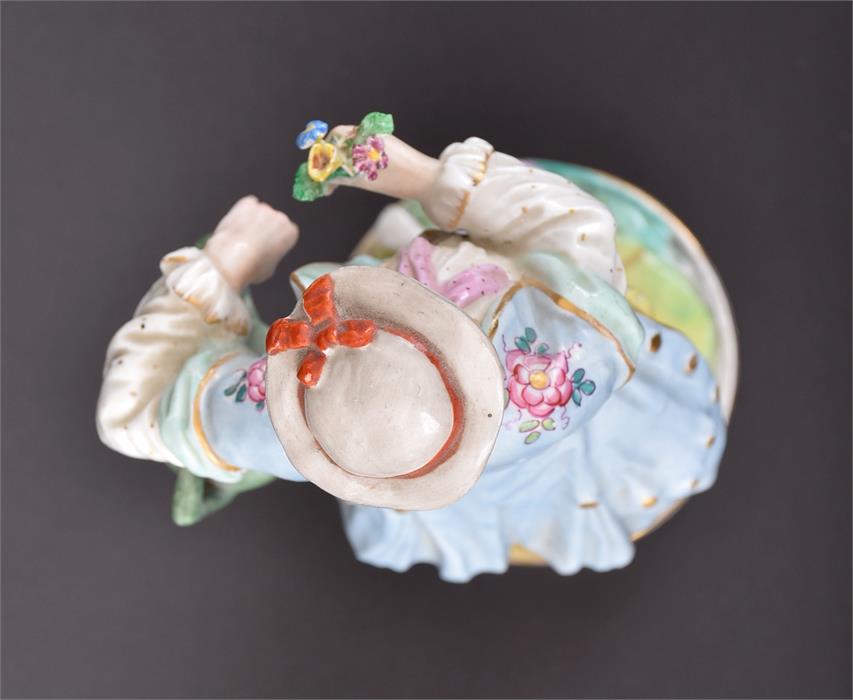 A 19th century porcelain Meissen figure of a young gallant leaning on a watering can upon a tree - Bild 9 aus 14