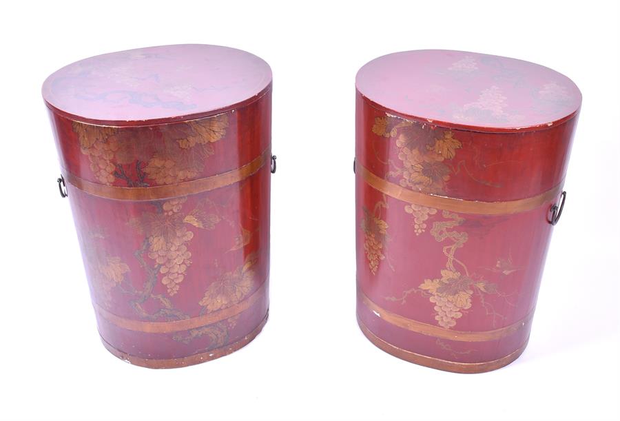 A pair of 20th century Chinese red lacquer chinoiserie barrels decorated all over with gilt - Image 2 of 5