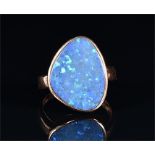 A 14ct yellow gold and opal ring set with an asymmetrical composite opal doublet, measuring