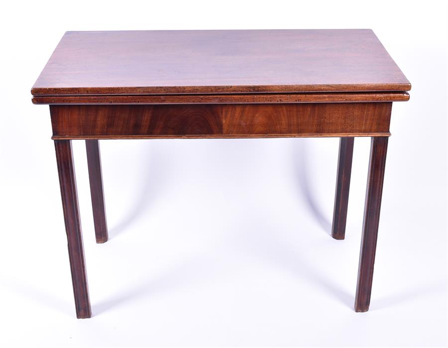 An early 19th century mahogany folding tea table with central fold on brass hinges, 88.5 x 91 cm - Image 4 of 6