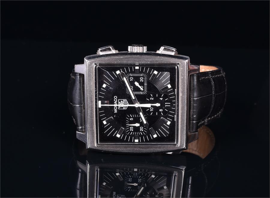 A gentleman's Tag Heuer watch the square black baton dial with three apertures, stainless steel - Image 4 of 6