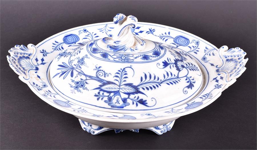 A Meissen blue and white onion pattern part dinner service comprising two lidded tureens, five - Image 5 of 15