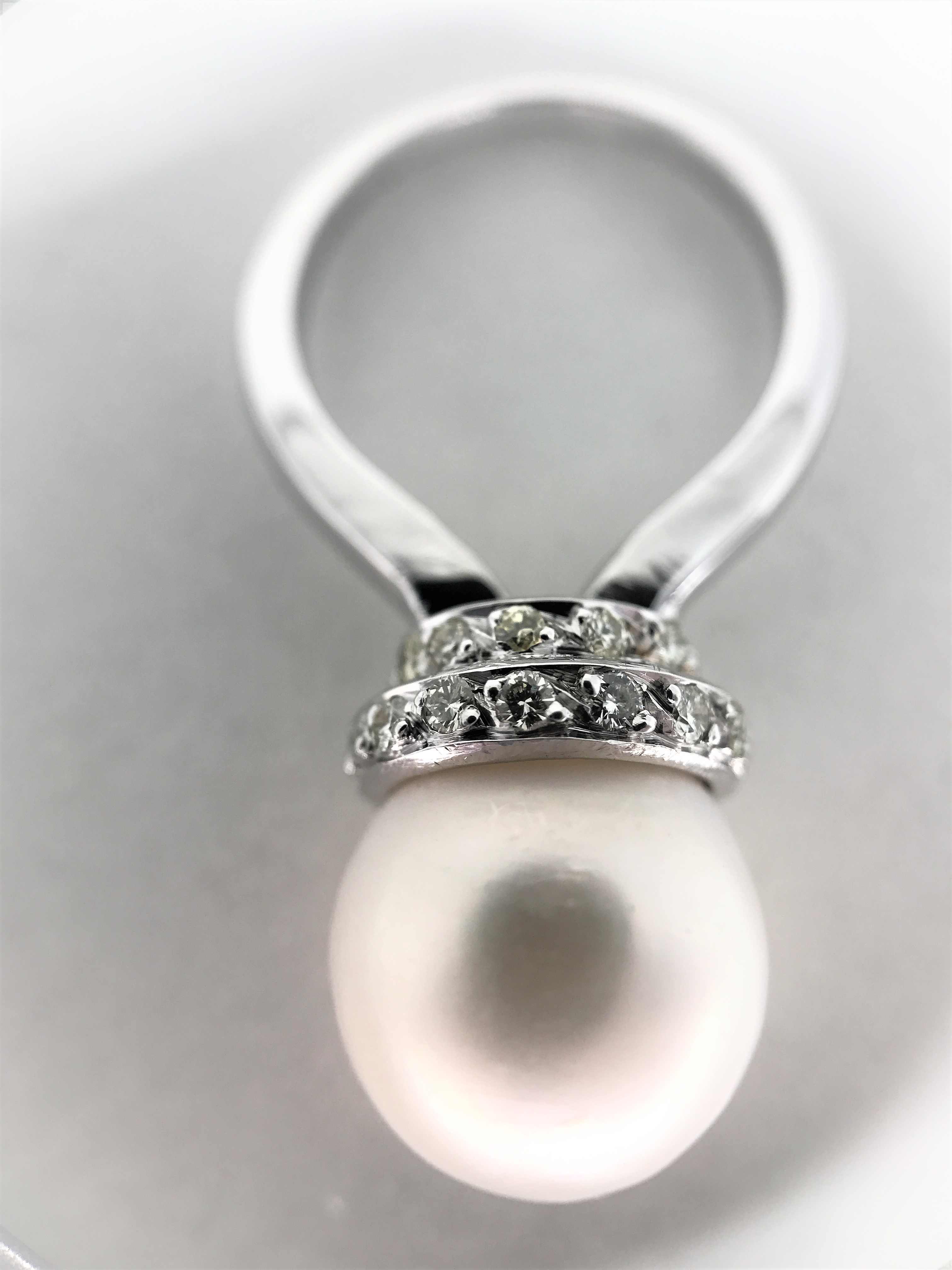 Large freshwater pearl ring with diamonds 14k white gold 12mm fresh waterpearl 28 diamonds Total