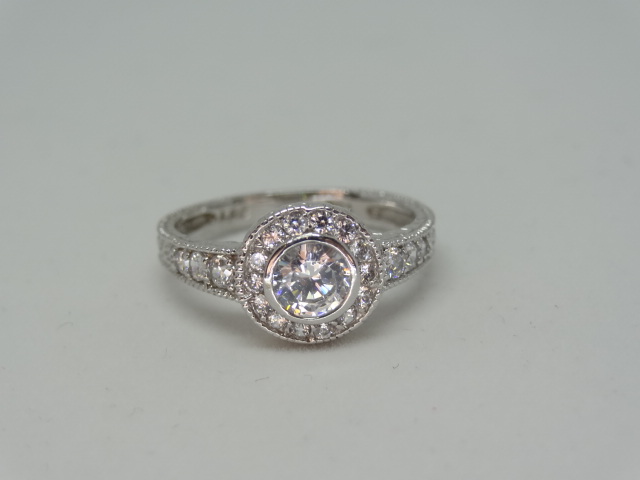 Ring Halo design ring with high grade cubic zirconia 10k white gold Size: N 1/2 . - Image 5 of 5