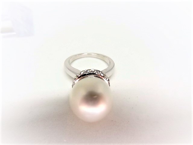 Large freshwater pearl ring with diamonds 14k white gold 12mm fresh waterpearl 28 diamonds Total - Image 3 of 3