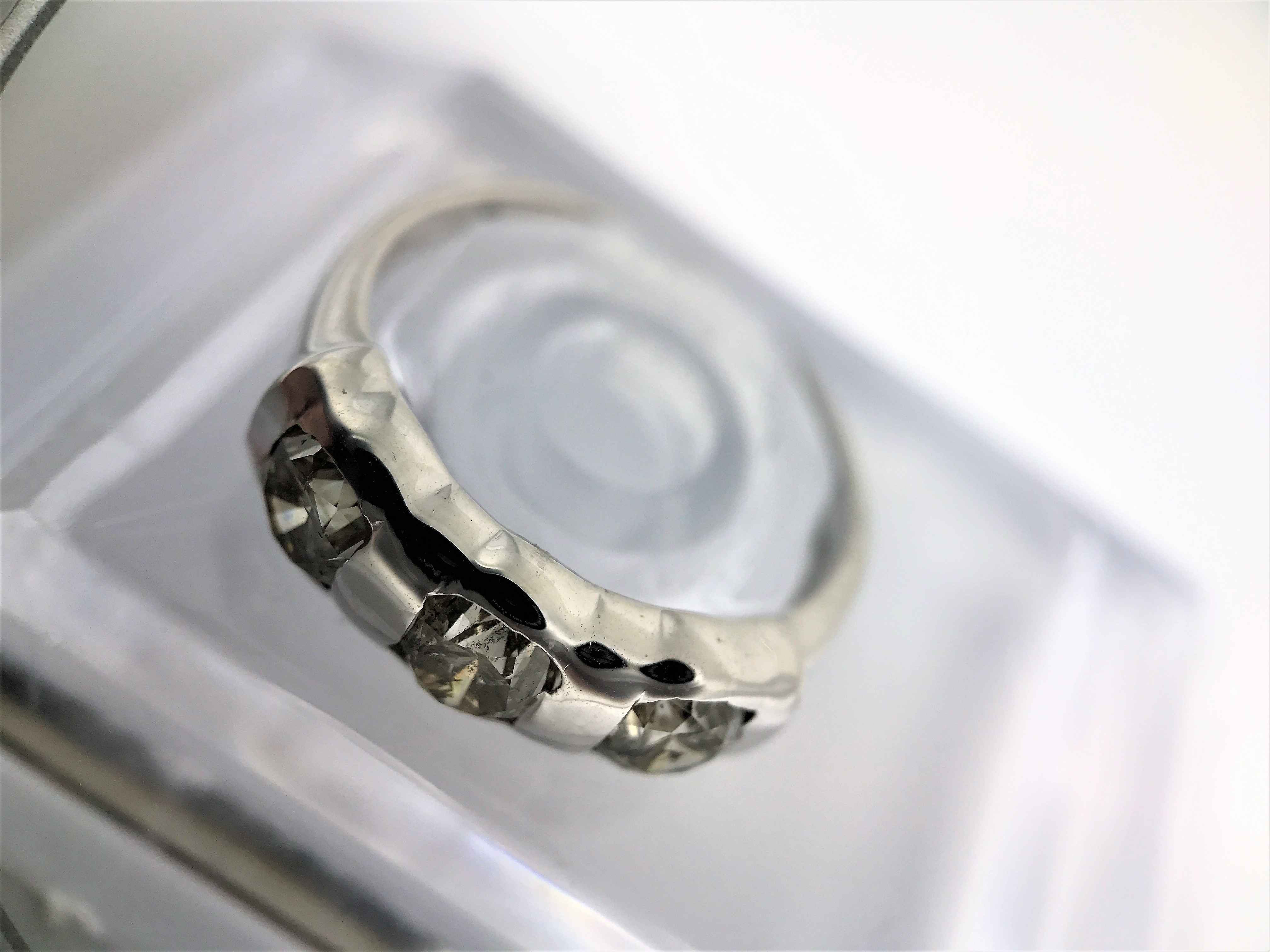 Trinity diamond Ring 10K white gold with diamond - Image 4 of 4