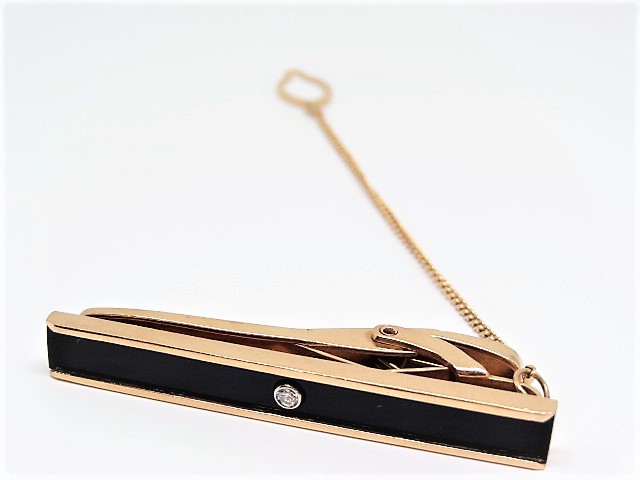 Tie Brooch: 14k gold Black onyx