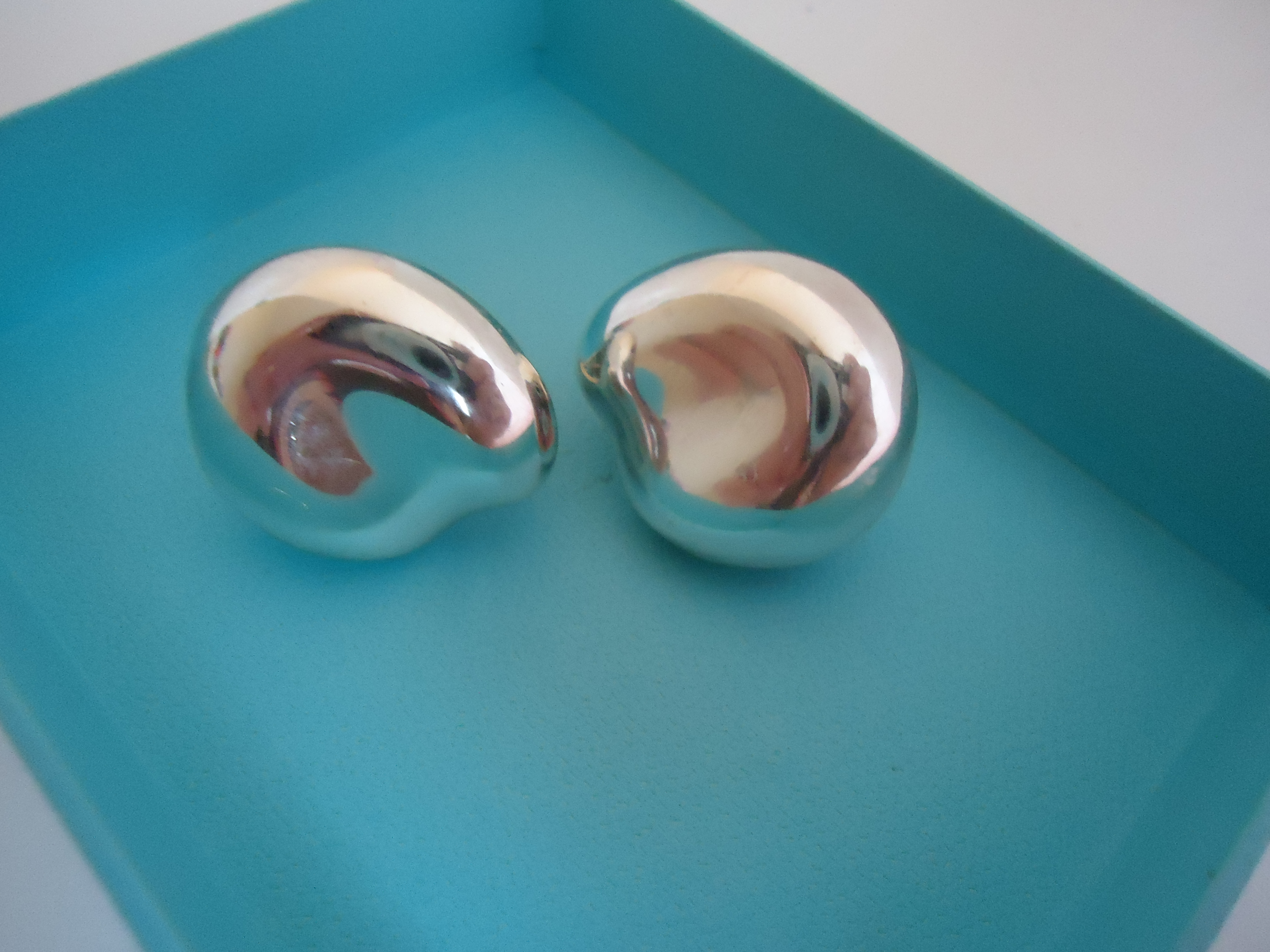 Tiffany Elsa Peretti Large Bean Earrings - Image 4 of 5
