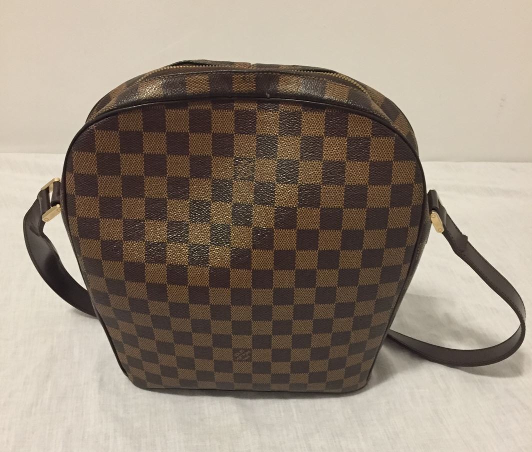 Authentic Louis Vuitton Ipanema GM shoulder bag in brown Damier canvas. Top is secured with double - Image 2 of 6