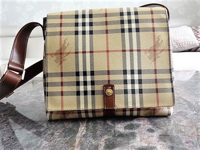 Authentic BURBERRY HAYMARKET CHECK MESSENGER BAG Beige and multicolor Haymarket Check coated