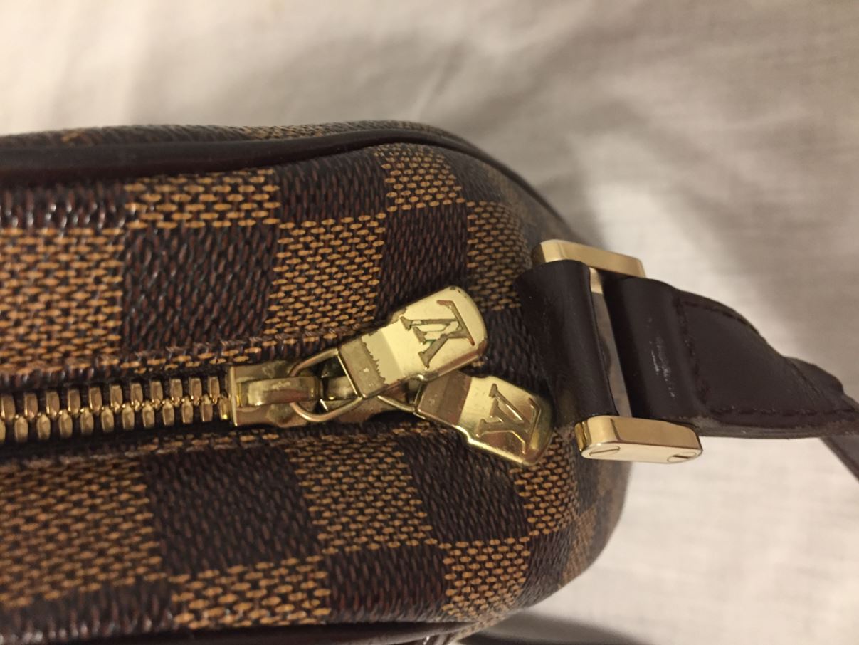 Authentic Louis Vuitton Ipanema GM shoulder bag in brown Damier canvas. Top is secured with double - Image 3 of 6