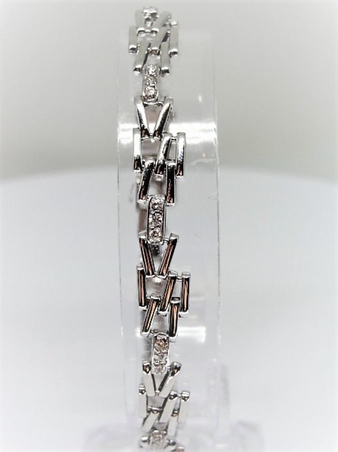 10k white gold 4.6 gr Approx. 64 round brilliant cut diamonds and 28 baguettes diamonds - Image 3 of 8