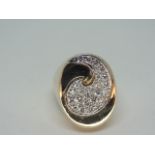 14k Yellow gold ring around the diamonds 14k yellow gold 11.1 gr Approx.