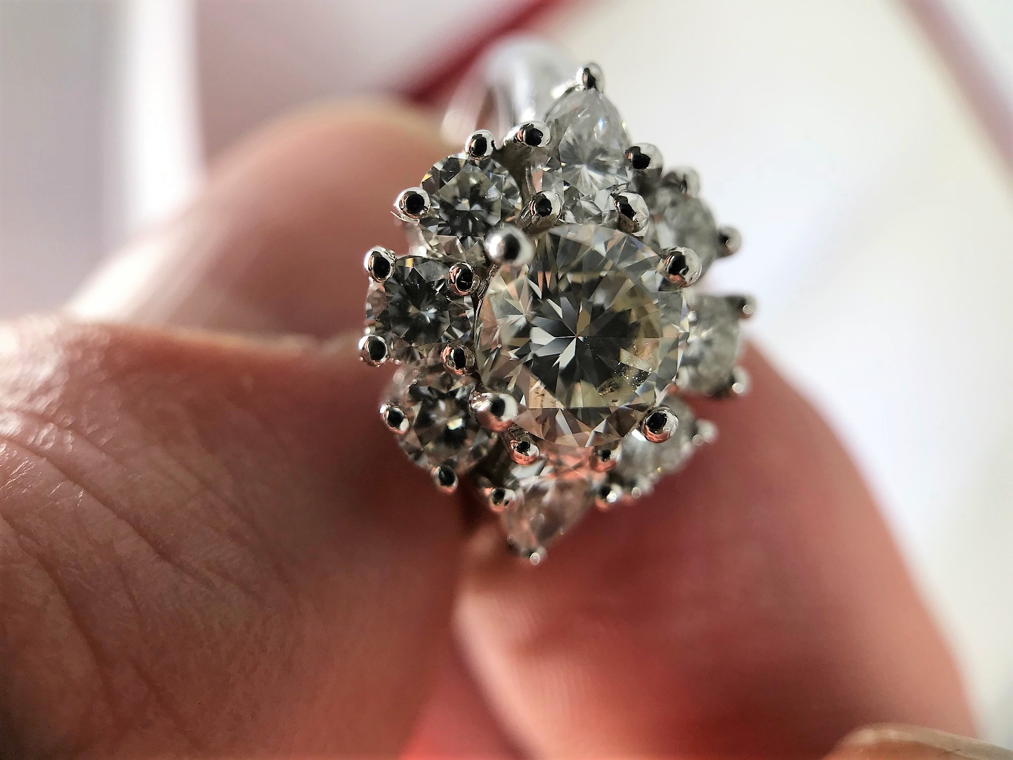 Platinum Flower Shaped diamond Ring - Image 3 of 5